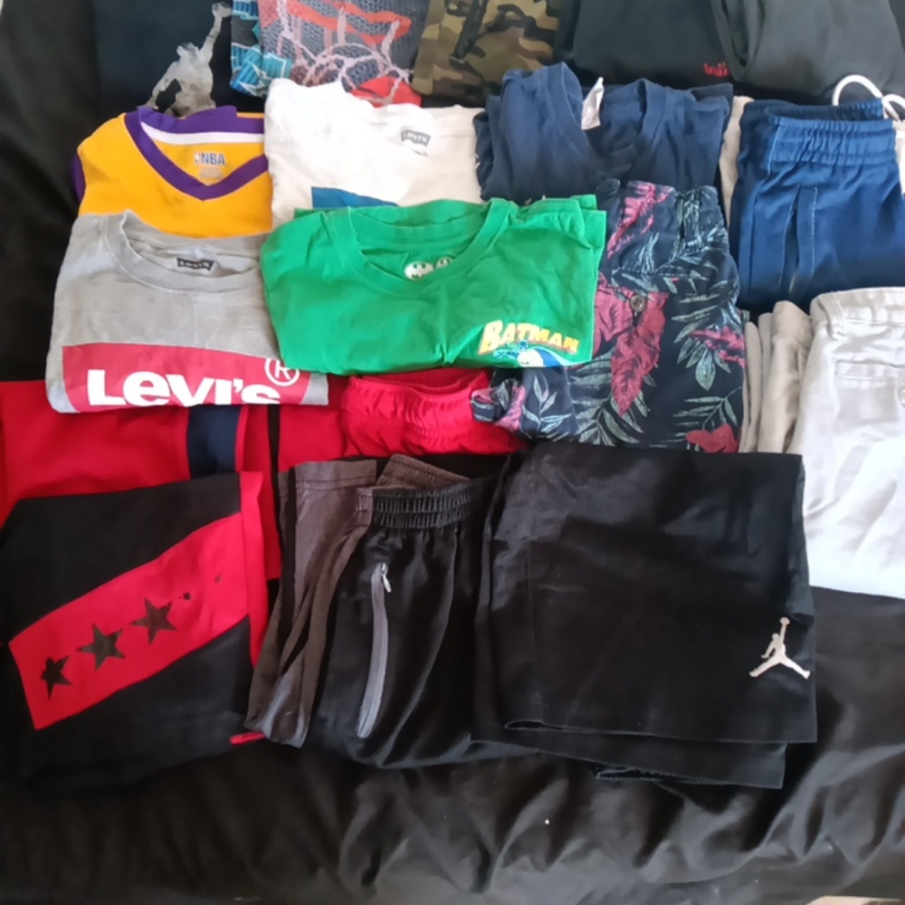 Boys 10/12 Clothing bundle 18 Piece jorden Levis Vans Spalding And Many More